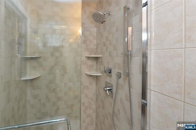 40-10 Paterson Street, Fair Lawn, NJ 07410