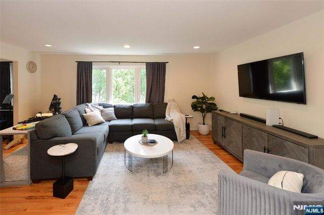 40-10 Paterson Street, Fair Lawn, NJ 07410