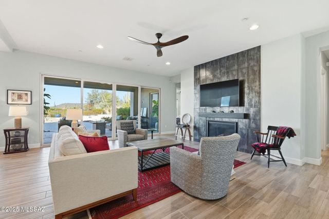 14195 N Los Saguaros Drive, Marana, AZ 85658