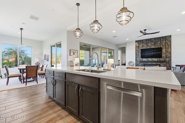 14195 N Los Saguaros Drive, Marana, AZ 85658