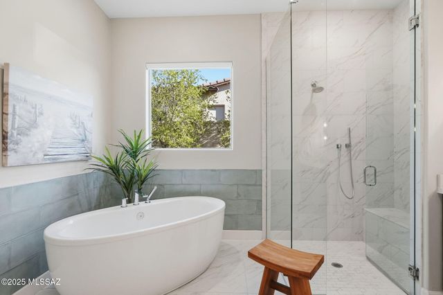 14195 N Los Saguaros Drive, Marana, AZ 85658