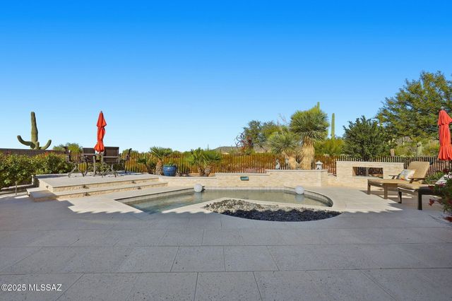 14195 N Los Saguaros Drive, Marana, AZ 85658