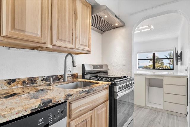 2751 N Surf Road C6, Hollywood, FL 33019