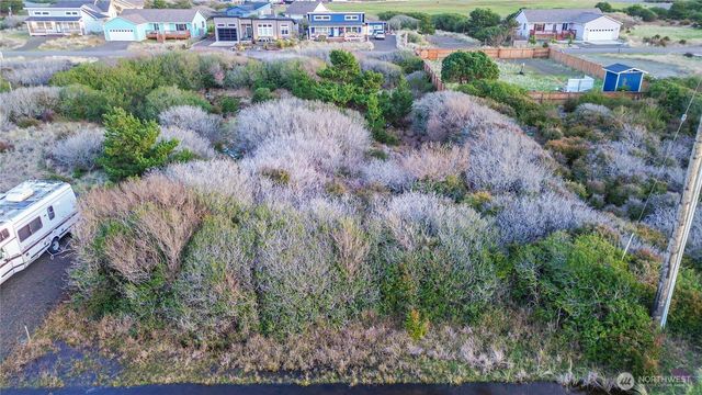 413 N Portal Loop SW, Ocean Shores, WA 98569