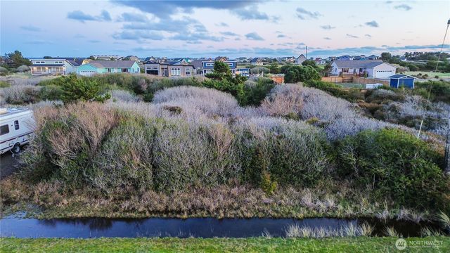 413 N Portal Loop SW, Ocean Shores, WA 98569