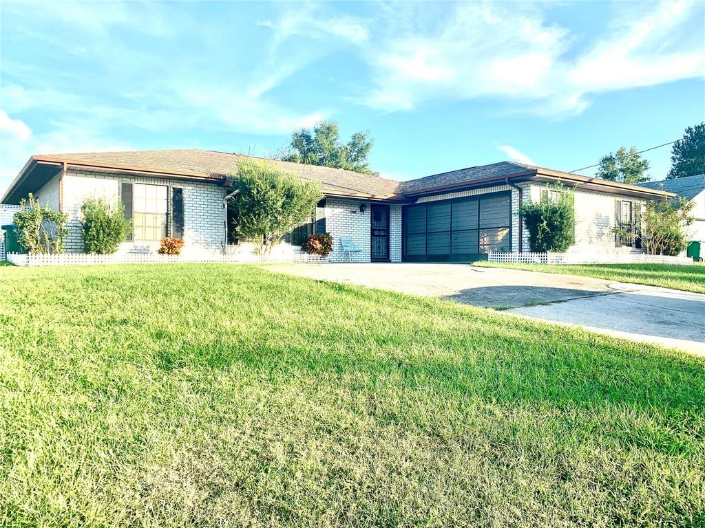 Image 1 of property listing at 1891 FORTUNE COURT, Deltona, FL 32725