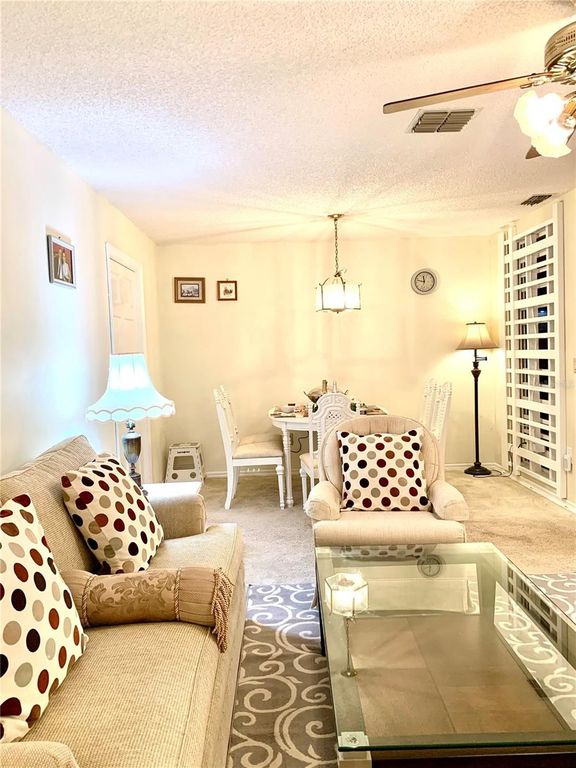 Image 6 of property listing at 1891 FORTUNE COURT, Deltona, FL 32725