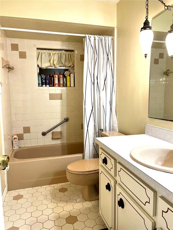 Image 8 of property listing at 1891 FORTUNE COURT, Deltona, FL 32725