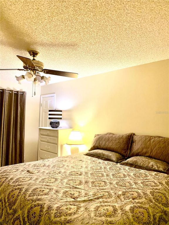 Image 10 of property listing at 1891 FORTUNE COURT, Deltona, FL 32725