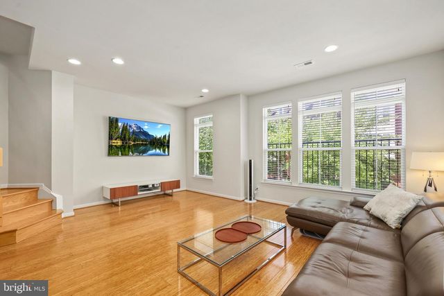 9640 PULLMAN PL, Fairfax, VA 22031