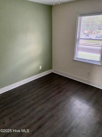 1400 E 1st Street A, Greenville, NC 27858