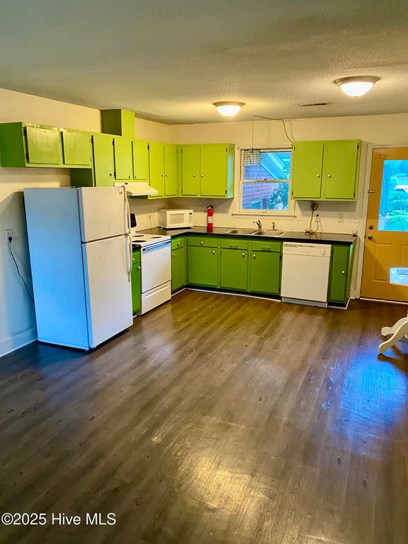 1400 E 1st Street A, Greenville, NC 27858
