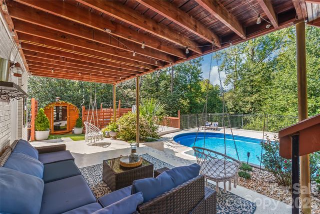 610 Ridgeway Drive, Belmont, NC 28012