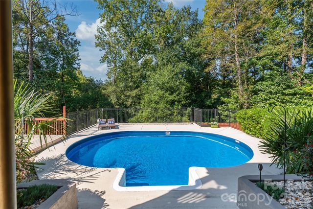 610 Ridgeway Drive, Belmont, NC 28012