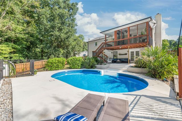 610 Ridgeway Drive, Belmont, NC 28012