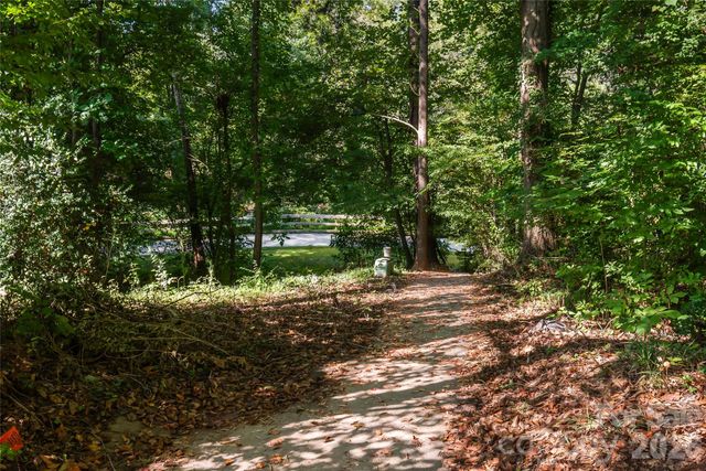 610 Ridgeway Drive, Belmont, NC 28012