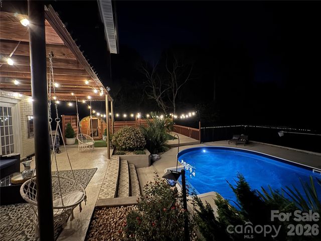 610 Ridgeway Drive, Belmont, NC 28012