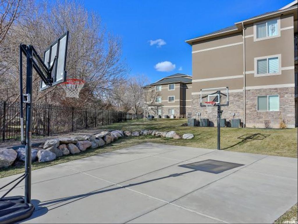 Image 17 of property listing at 917 S MAIN ST #H, Layton, UT 84041