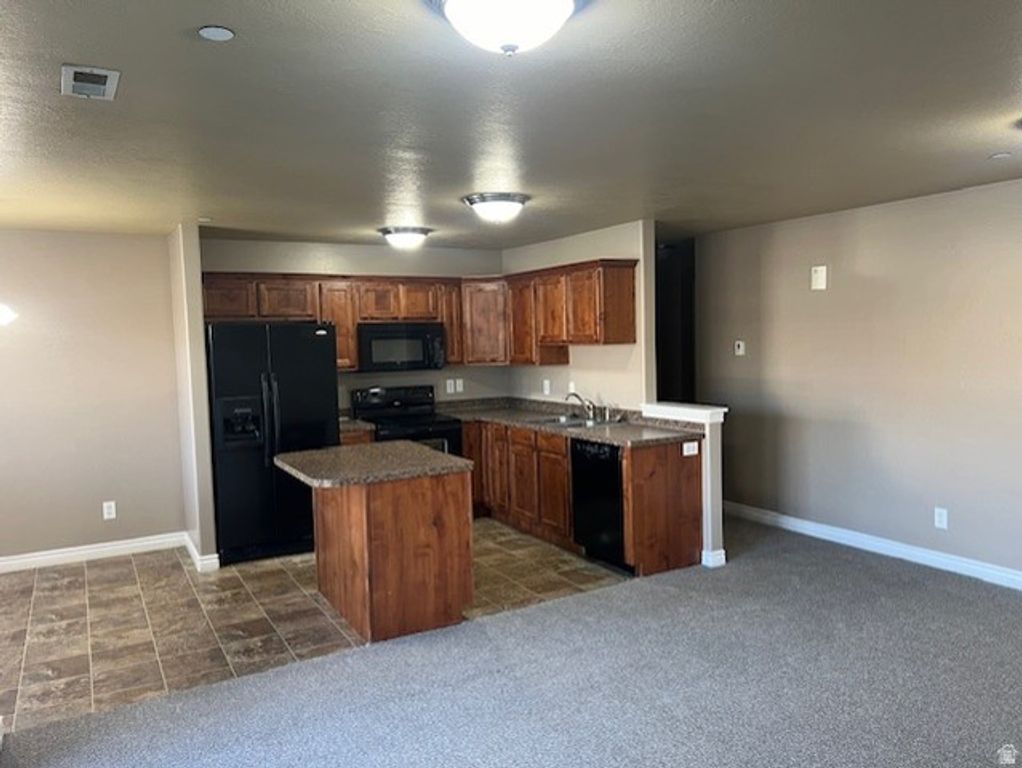 Image 4 of property listing at 917 S MAIN ST #H, Layton, UT 84041