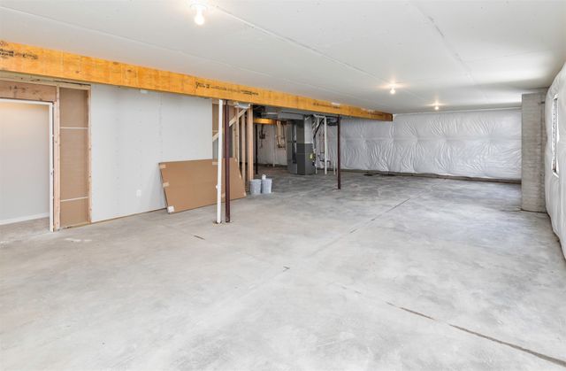 1113 Featherstone Avenue NE, Bondurant, IA 50035