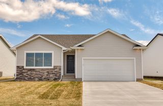 1113 Featherstone Avenue NE, Bondurant, IA 50035