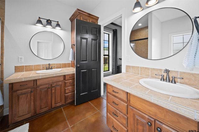 808 N Jarvis Street, Troup, TX 75789