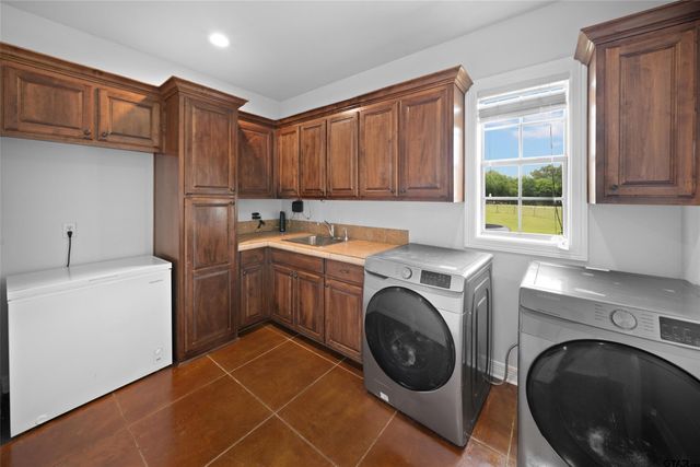 808 N Jarvis Street, Troup, TX 75789