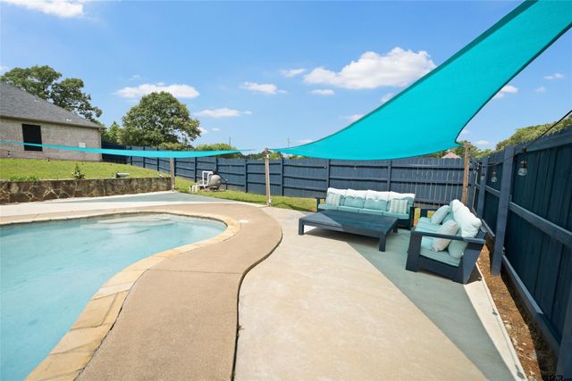 808 N Jarvis Street, Troup, TX 75789