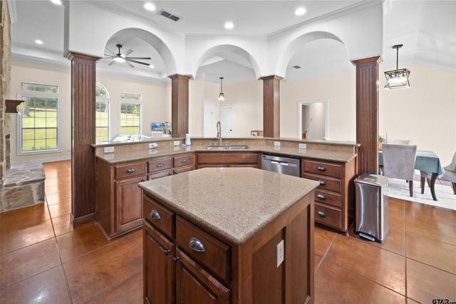 808 N Jarvis Street, Troup, TX 75789