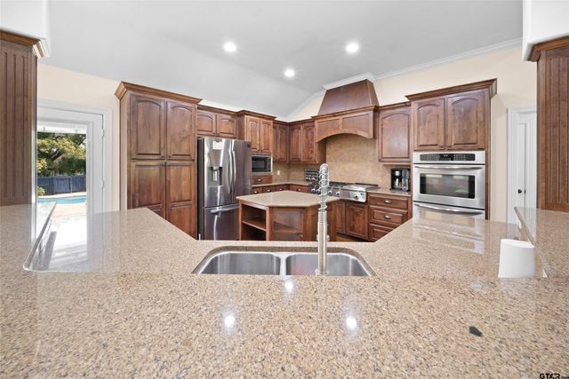 808 N Jarvis Street, Troup, TX 75789