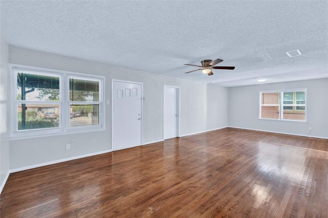 4208 Huckleberry Circle, Dallas, TX 75216