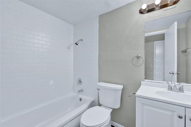 4208 Huckleberry Circle, Dallas, TX 75216