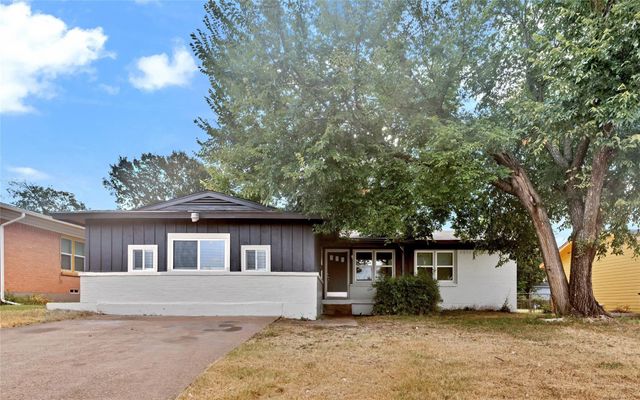 4208 Huckleberry Circle, Dallas, TX 75216