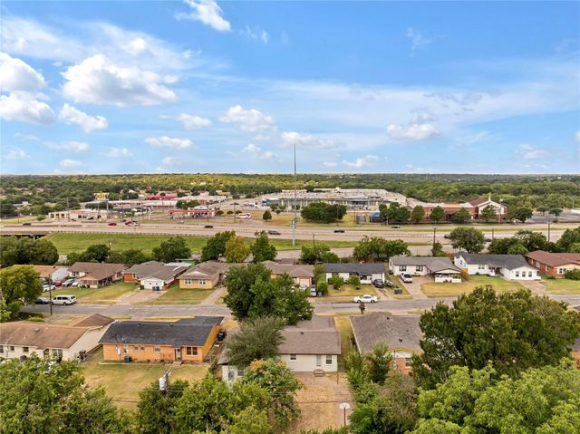 4208 Huckleberry Circle, Dallas, TX 75216