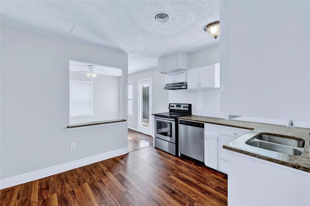 4208 Huckleberry Circle, Dallas, TX 75216
