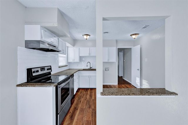4208 Huckleberry Circle, Dallas, TX 75216