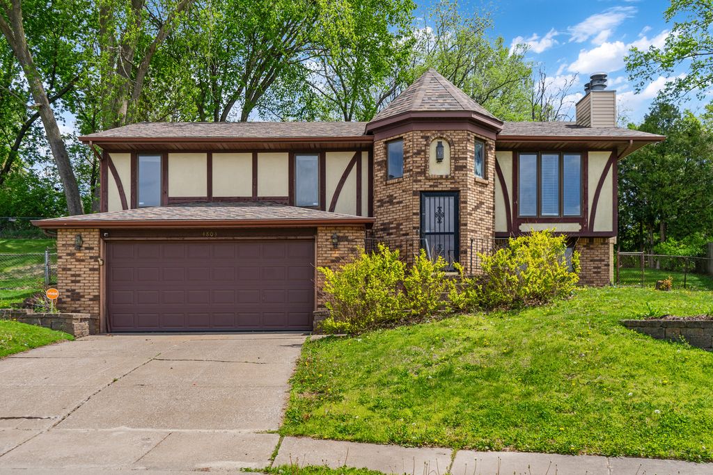 4803 Taylor Street, Davenport, IA 52806