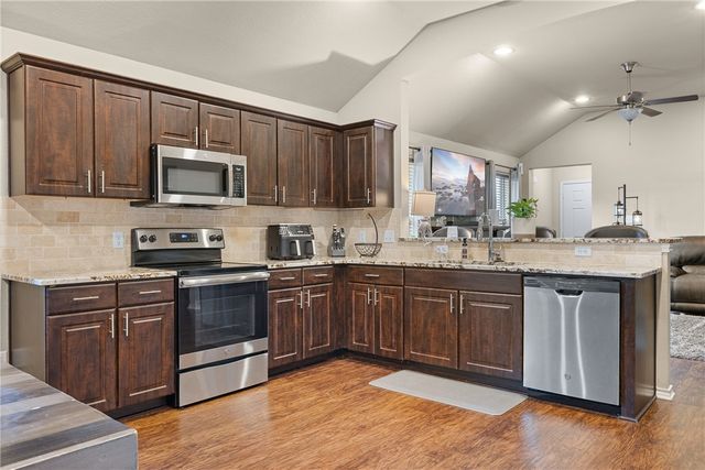 128 Dove Court, Navasota, TX 77868