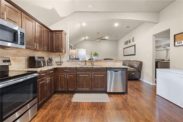 128 Dove Court, Navasota, TX 77868