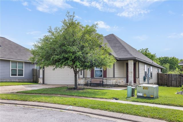 128 Dove Court, Navasota, TX 77868