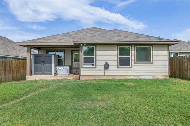 128 Dove Court, Navasota, TX 77868