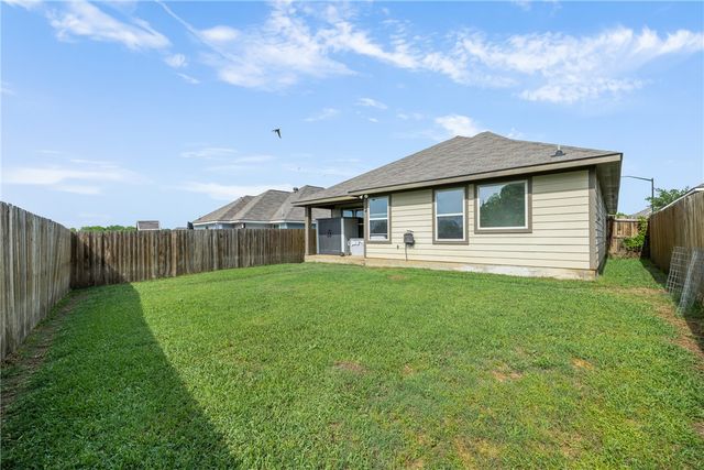 128 Dove Court, Navasota, TX 77868