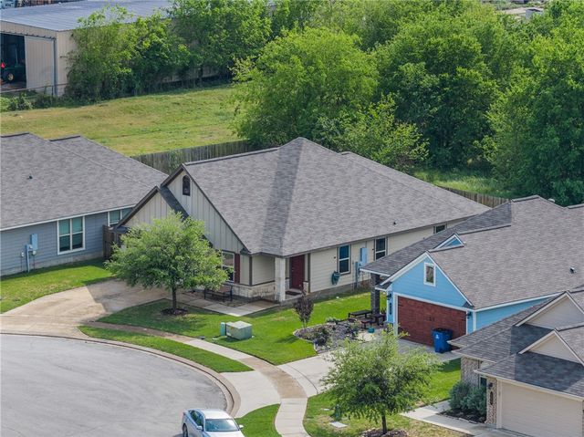 128 Dove Court, Navasota, TX 77868