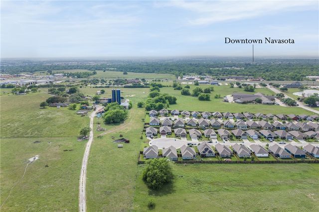 128 Dove Court, Navasota, TX 77868