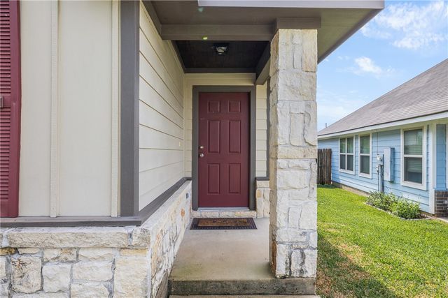 128 Dove Court, Navasota, TX 77868