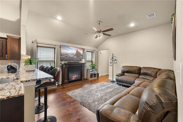 128 Dove Court, Navasota, TX 77868
