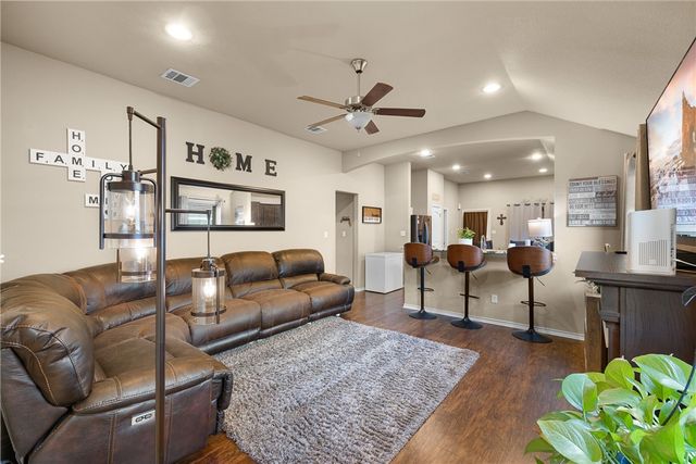 128 Dove Court, Navasota, TX 77868