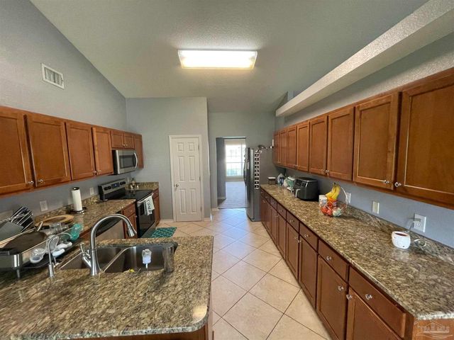 7025 Boo Ln, Pensacola, FL 32526