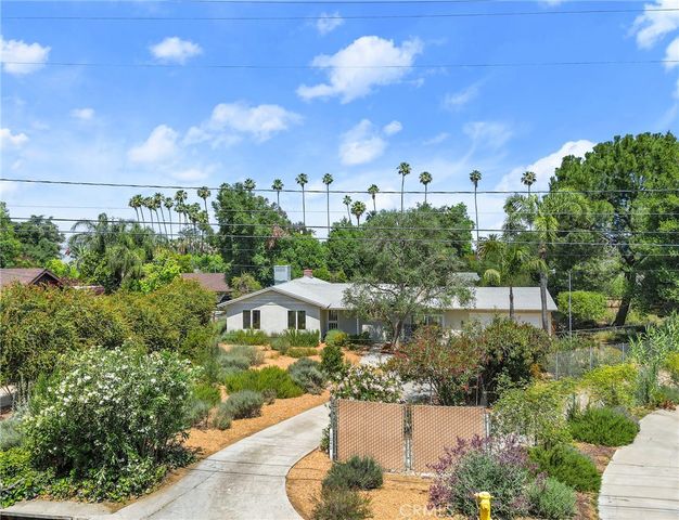 1040 W Crescent Avenue, Redlands, CA 92373