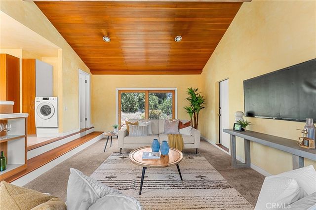 1040 W Crescent Avenue, Redlands, CA 92373
